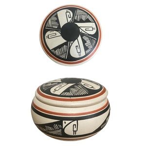 Vintage Signed Wallace Tom Navajo Hand Pottery Round Bowl Lid